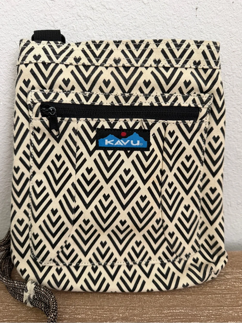 KAVU Set Keepalong Sling Canvas Rope Crossbody Bag & Wallet Deco Tiles Print